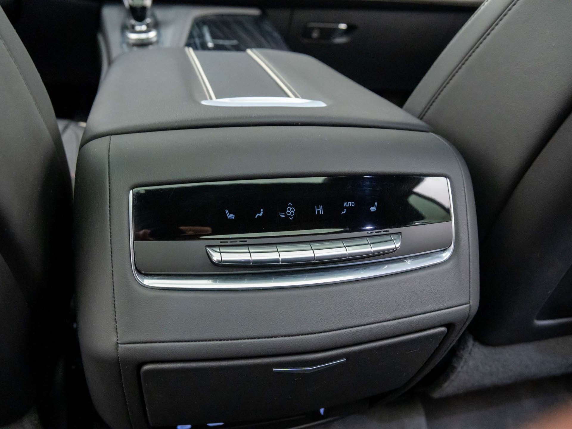 Used 2024 Cadillac Escalade Sport w/ LPO, ONYX Package image 25