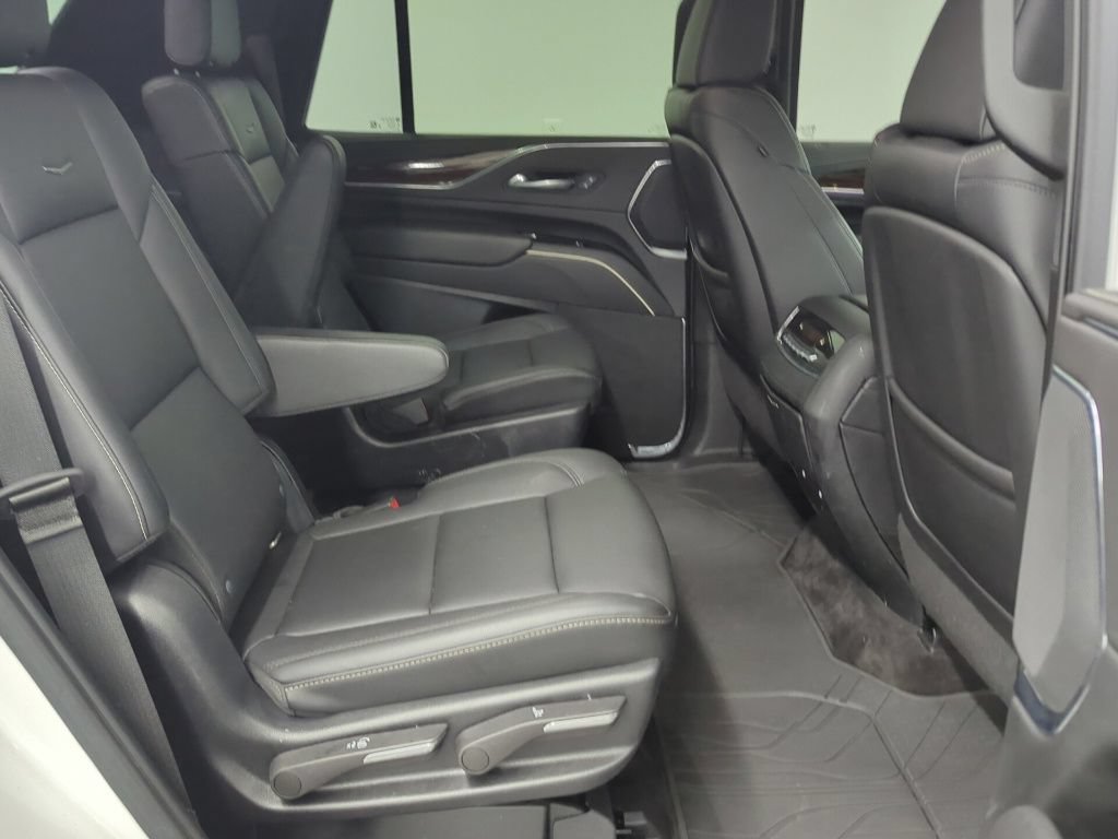 Used 2022 Cadillac Escalade Luxury w/ LPO, Floor Liner Package AWD/4WD image 35