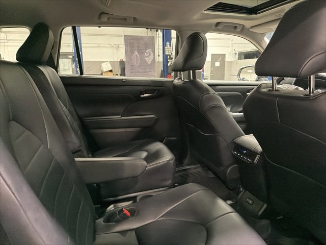 Certified 2024 Toyota Highlander XLE image 92