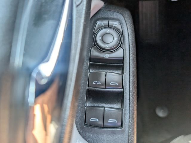 Used 2018 Chevrolet Equinox LS FWD image 31