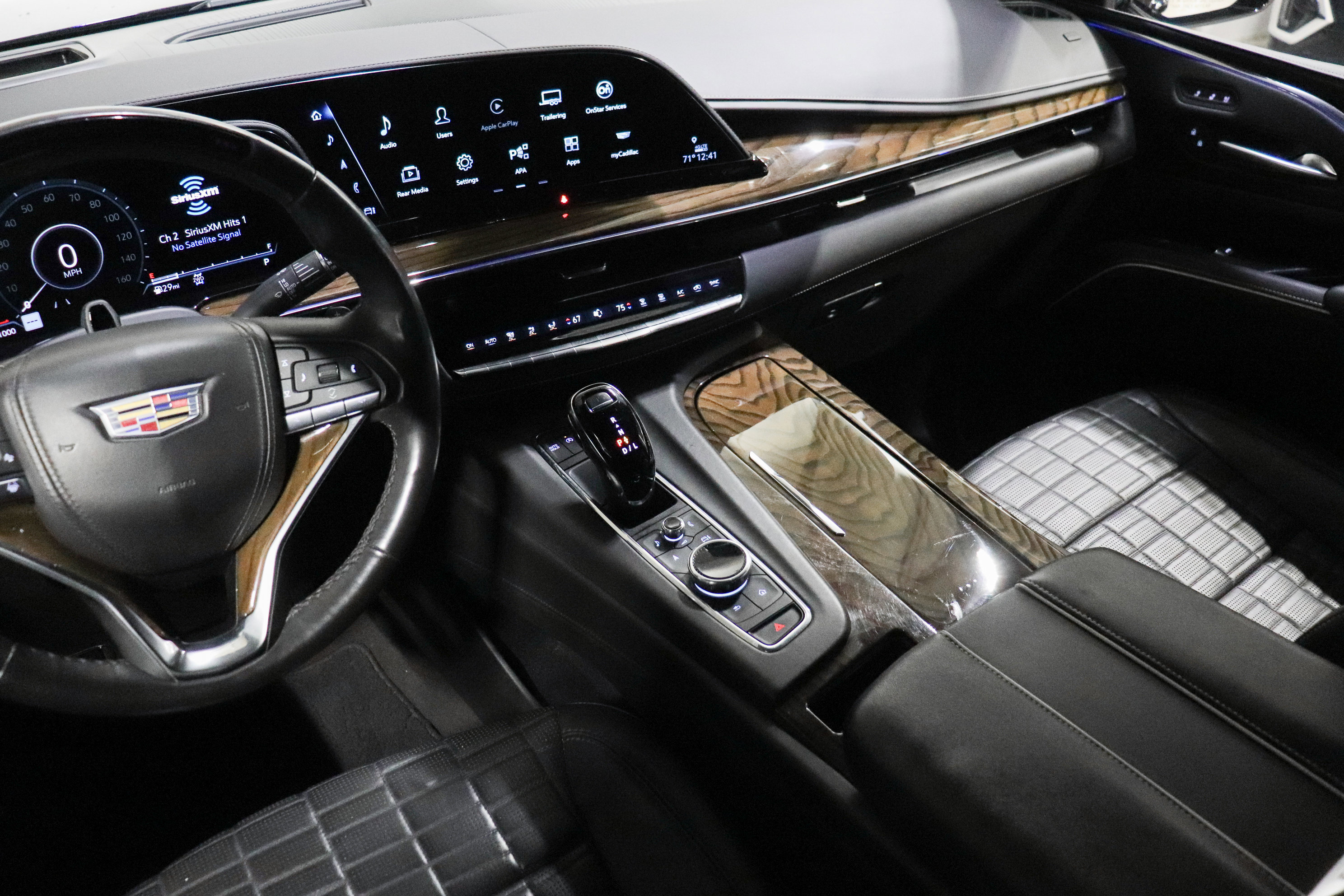 Used 2023 Cadillac Escalade ESV Sport Platinum w/ LPO, ONYX Package image 28