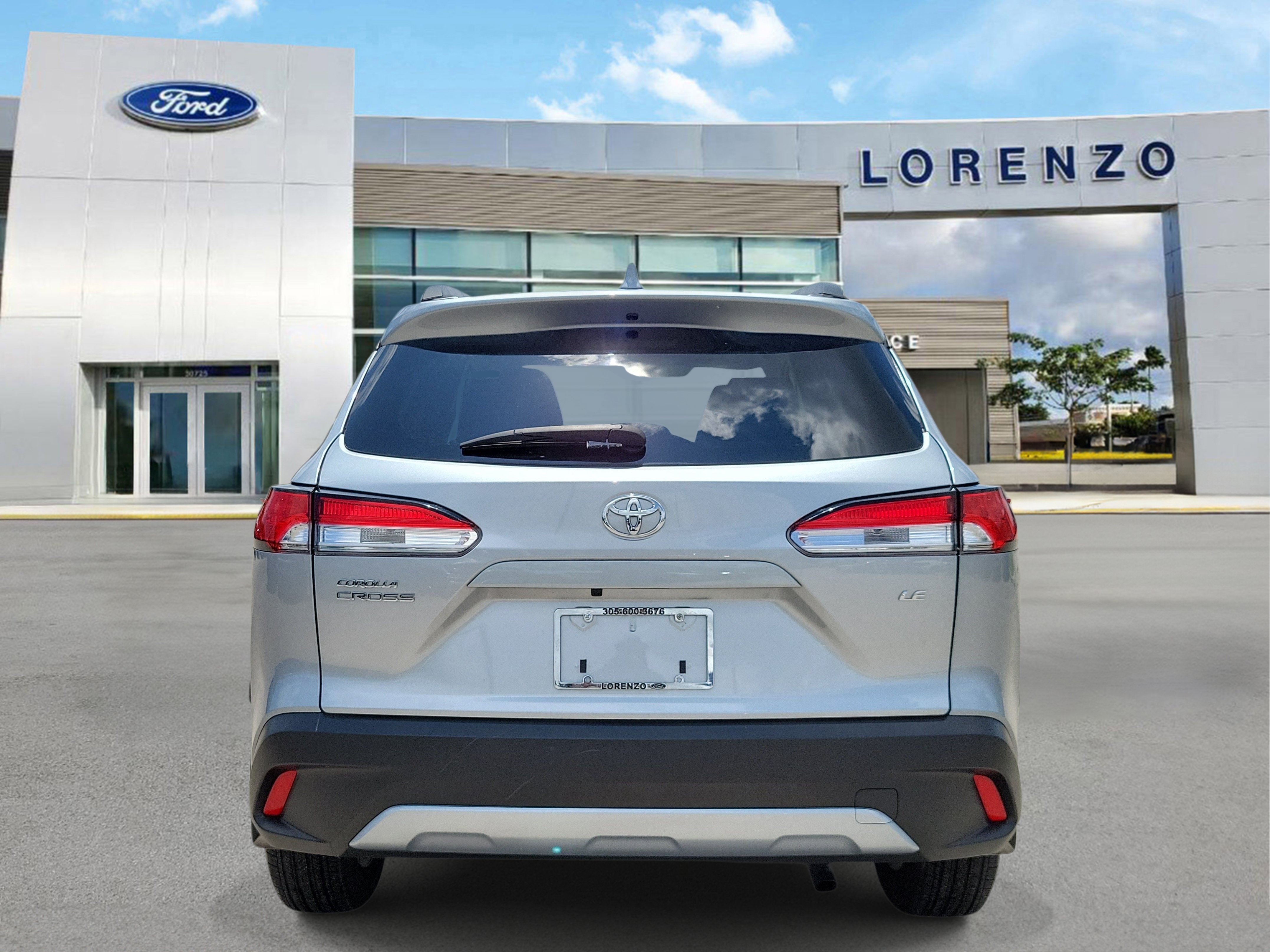 Used 2024 Toyota Corolla Cross LE w/ Moonroof Package FWD image 6