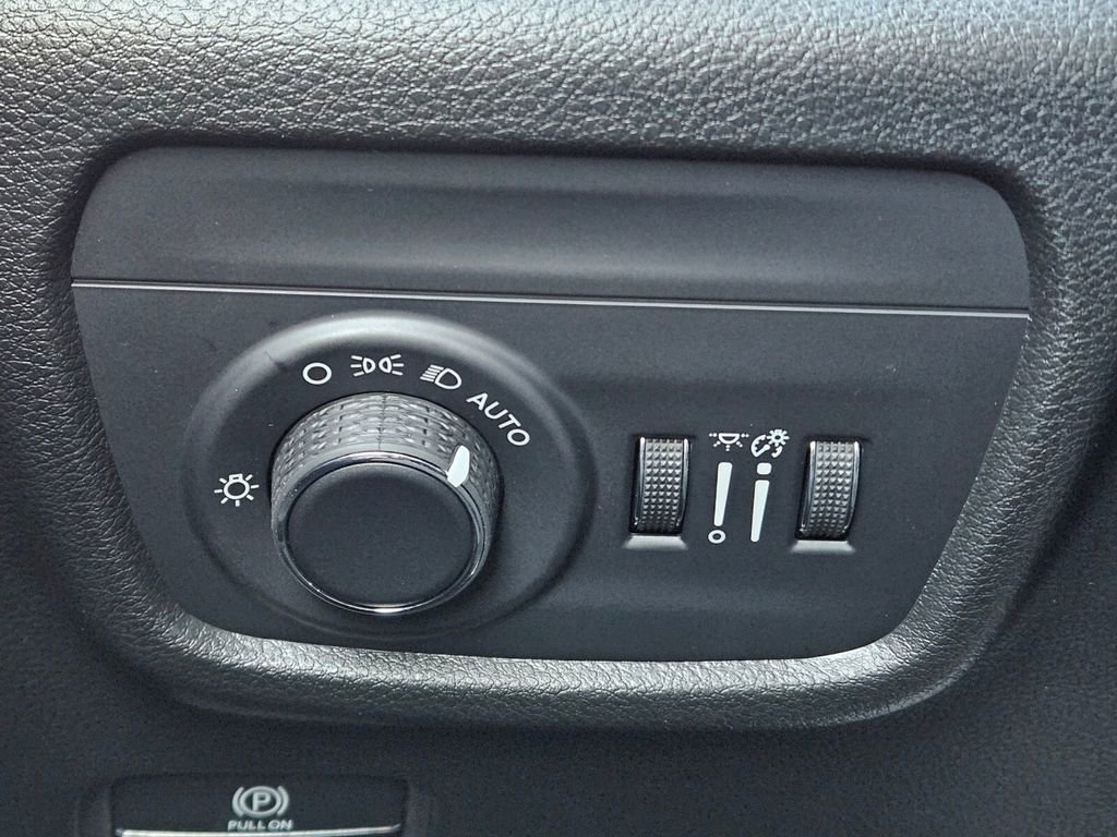 New 2025 Jeep Grand Cherokee Altitude image 23