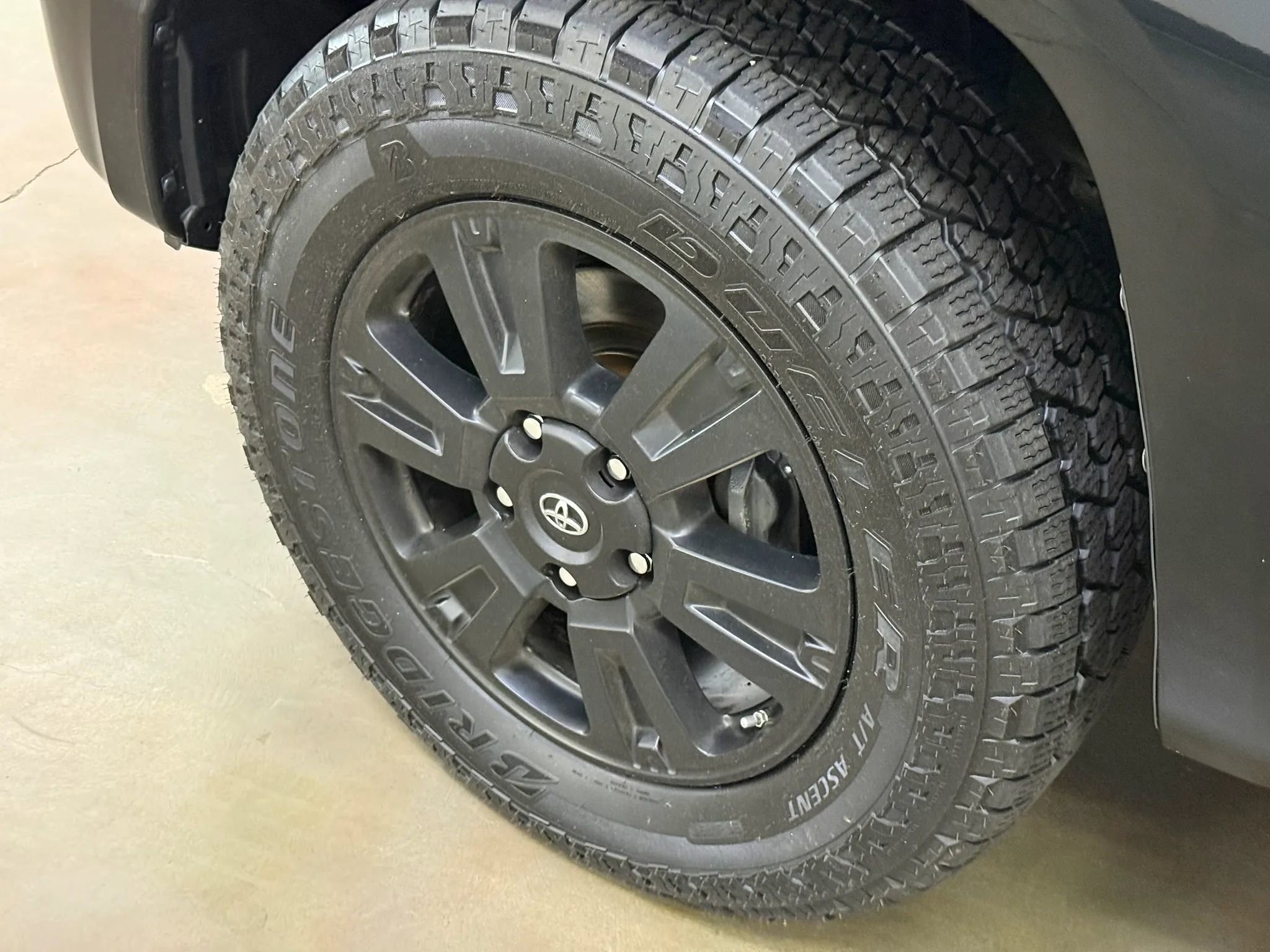 Used 2017 Toyota Tundra SR5 w/ SR5 Upgrade Package AWD/4WD image 13