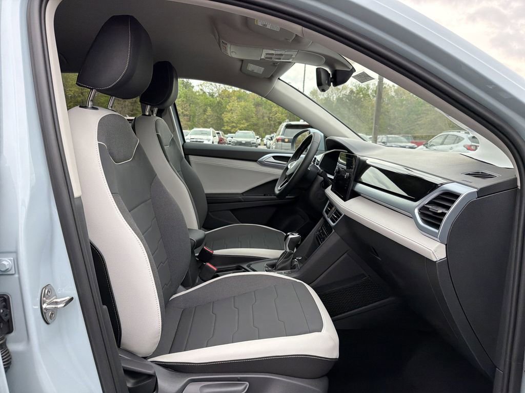 New 2026 Volkswagen Taos SE image 17