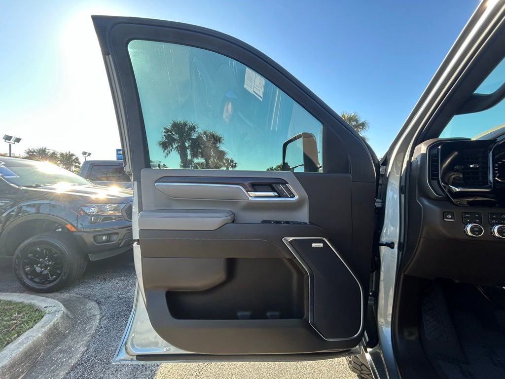 Used 2024 GMC Sierra 2500 SLT w/ SLT Premium Package image 28