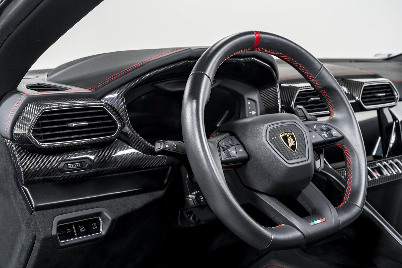 Used 2024 Lamborghini Urus Performante AWD/4WD image 14