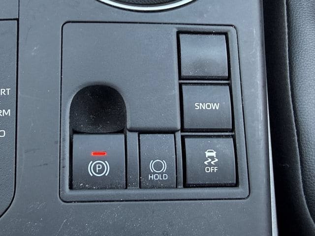 Used 2023 Toyota Highlander XLE FWD image 23