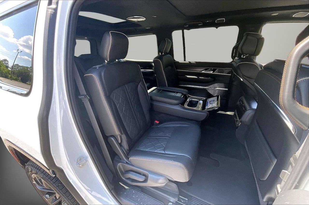 New 2026 Jeep Grand Wagoneer Summit AWD/4WD image 21