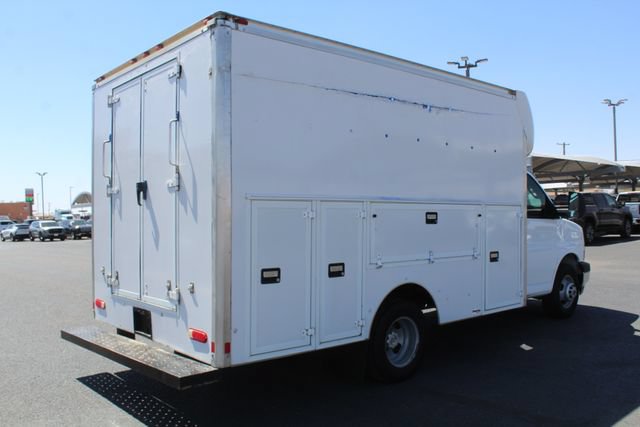 Used 2017 Chevrolet Express 3500 RWD image 3