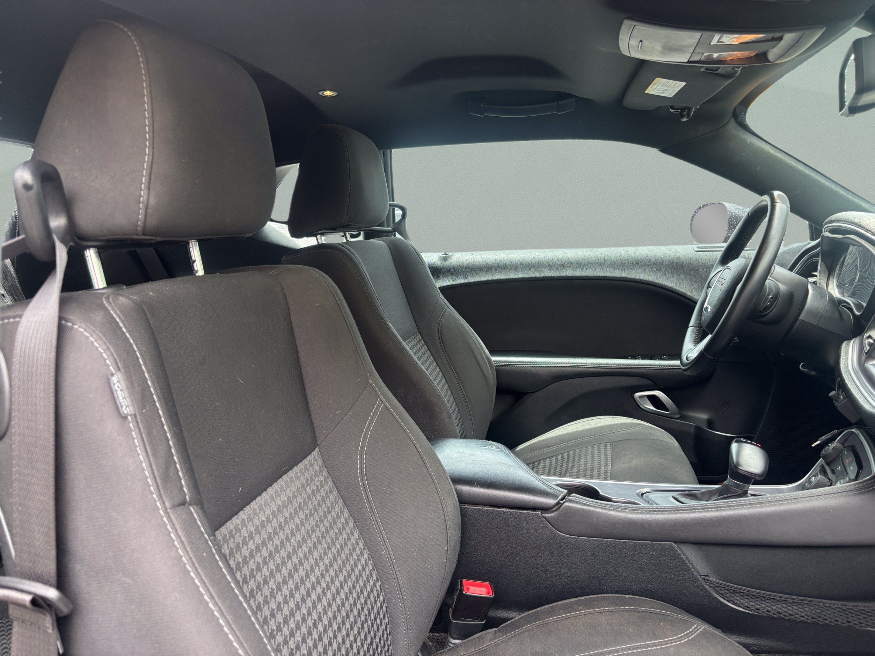 Used 2016 Dodge Challenger SXT RWD image 27