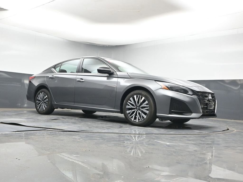 Used 2024 Nissan Altima 2.5 SV image 30