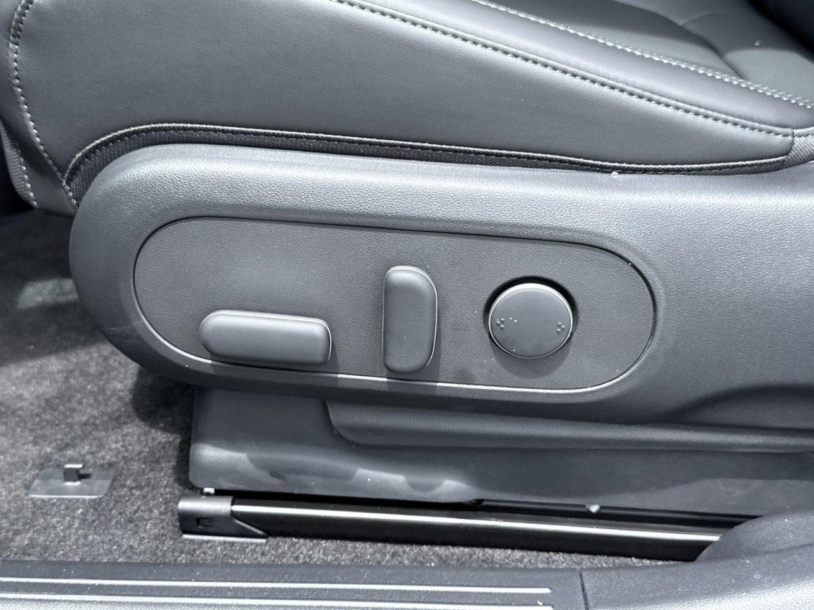 New 2025 Hyundai Ioniq 5 SEL image 14