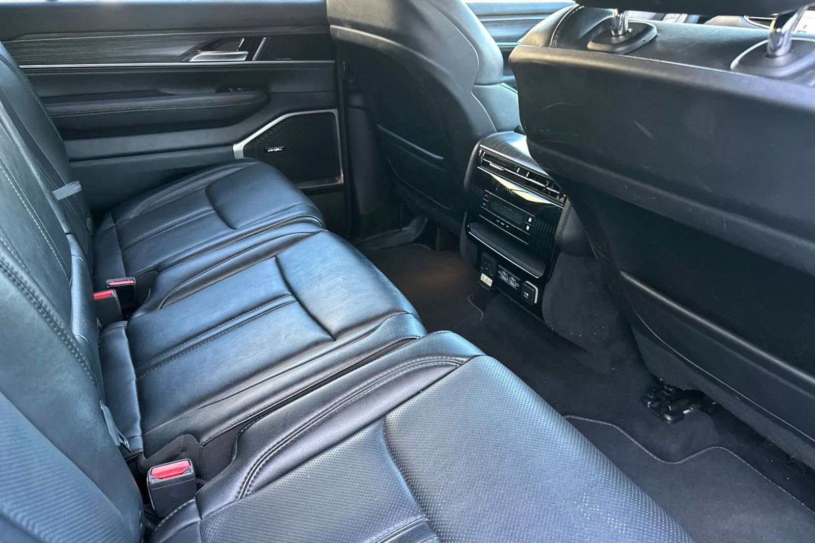 Used 2024 Jeep Wagoneer L Series II w/ Flexible Seating Group image 17