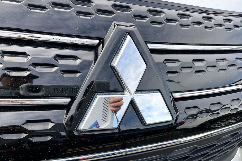 Used 2023 Mitsubishi Outlander SEL AWD/4WD image 33