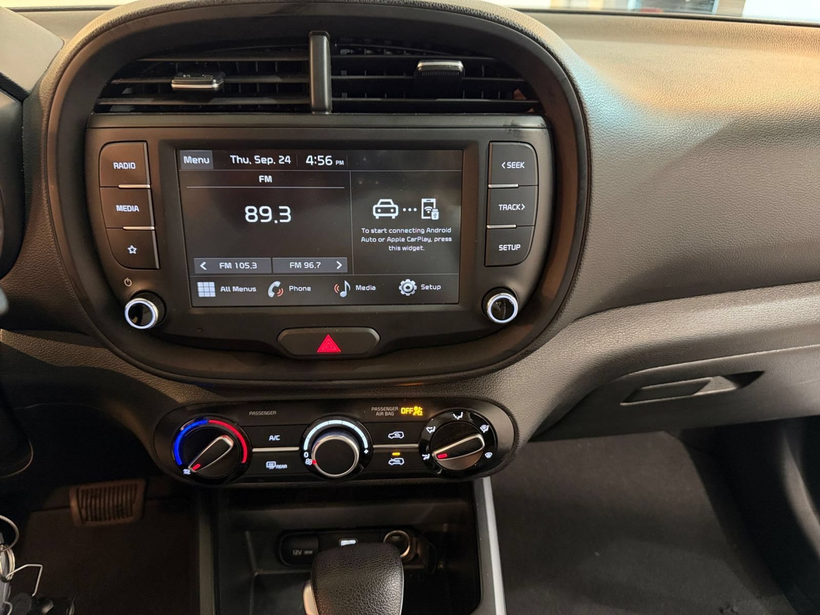 Used 2025 Kia Soul LX w/ LX Technology Package FWD image 16