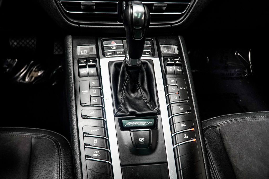 Used 2019 Porsche Macan Base image 18