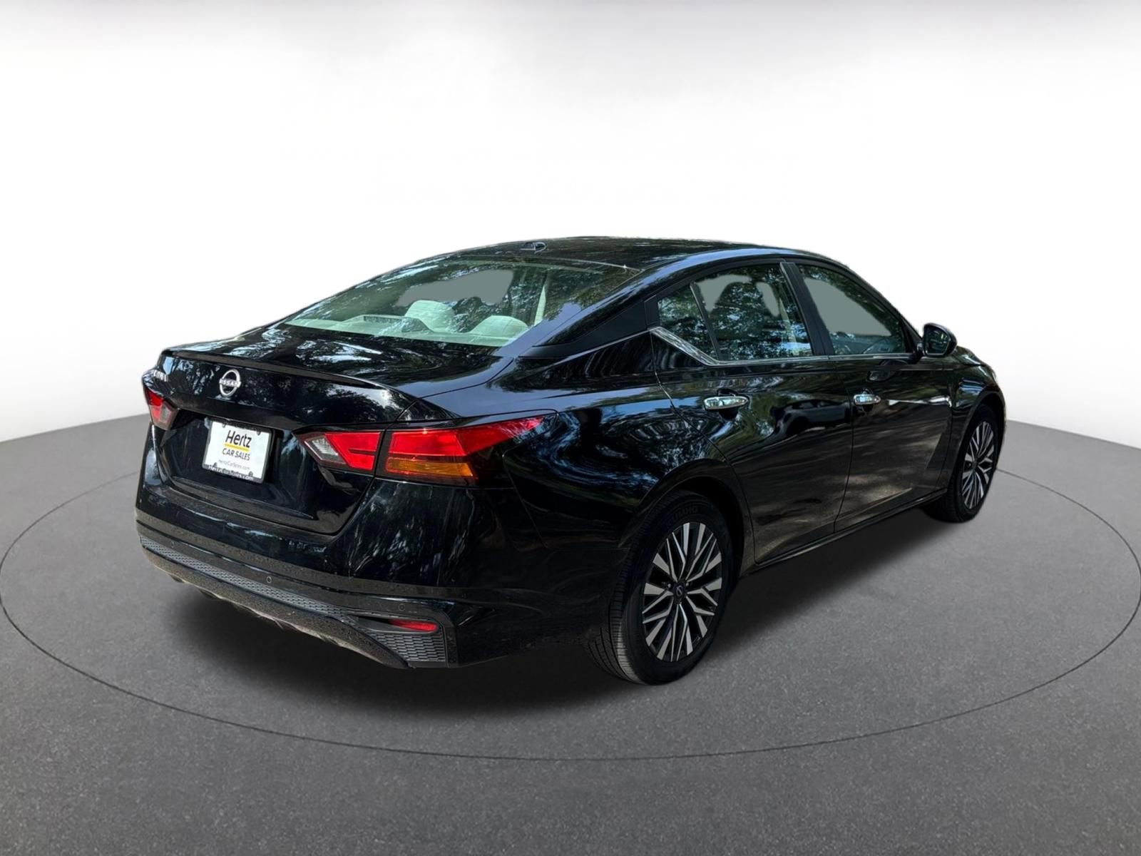Used 2025 Nissan Altima 2.5 SV FWD image 7