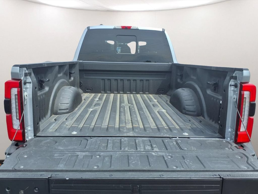 Used 2023 Ford F350 Platinum w/ Tremor Off-Road Package AWD/4WD image 26