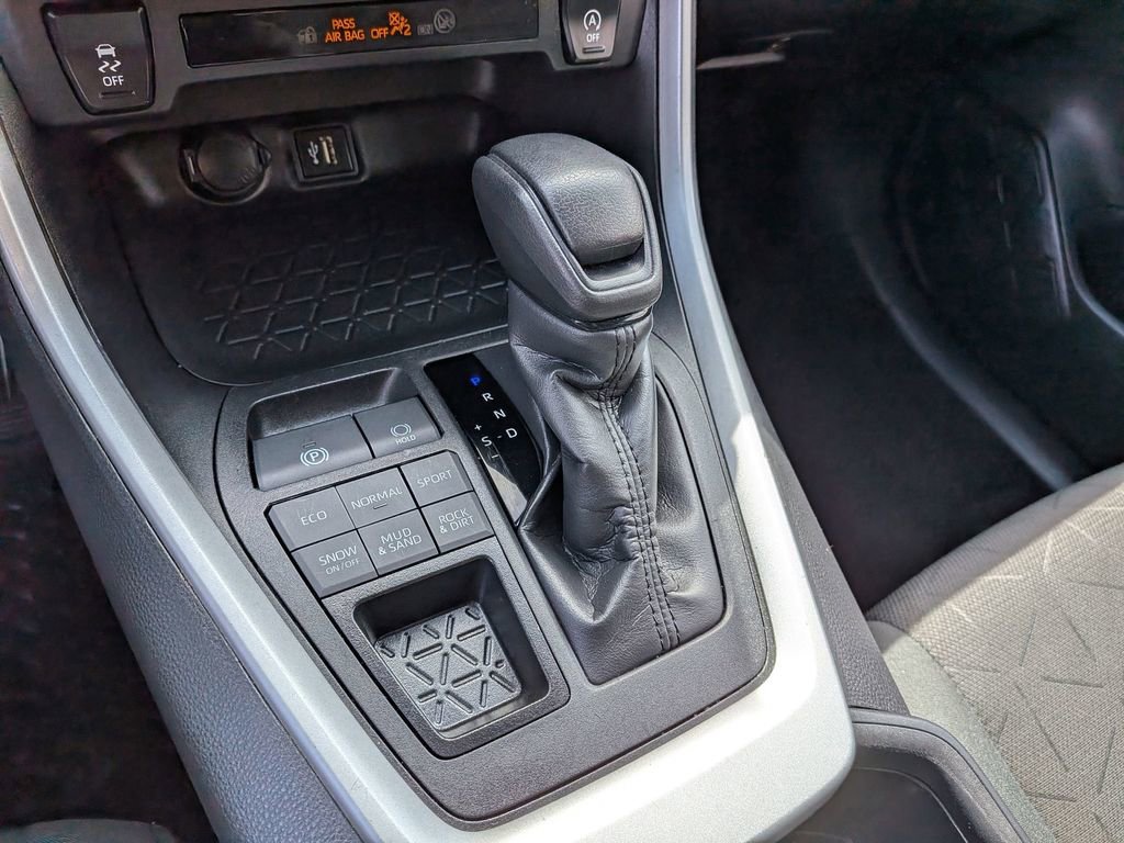 Used 2024 Toyota RAV4 XLE image 21