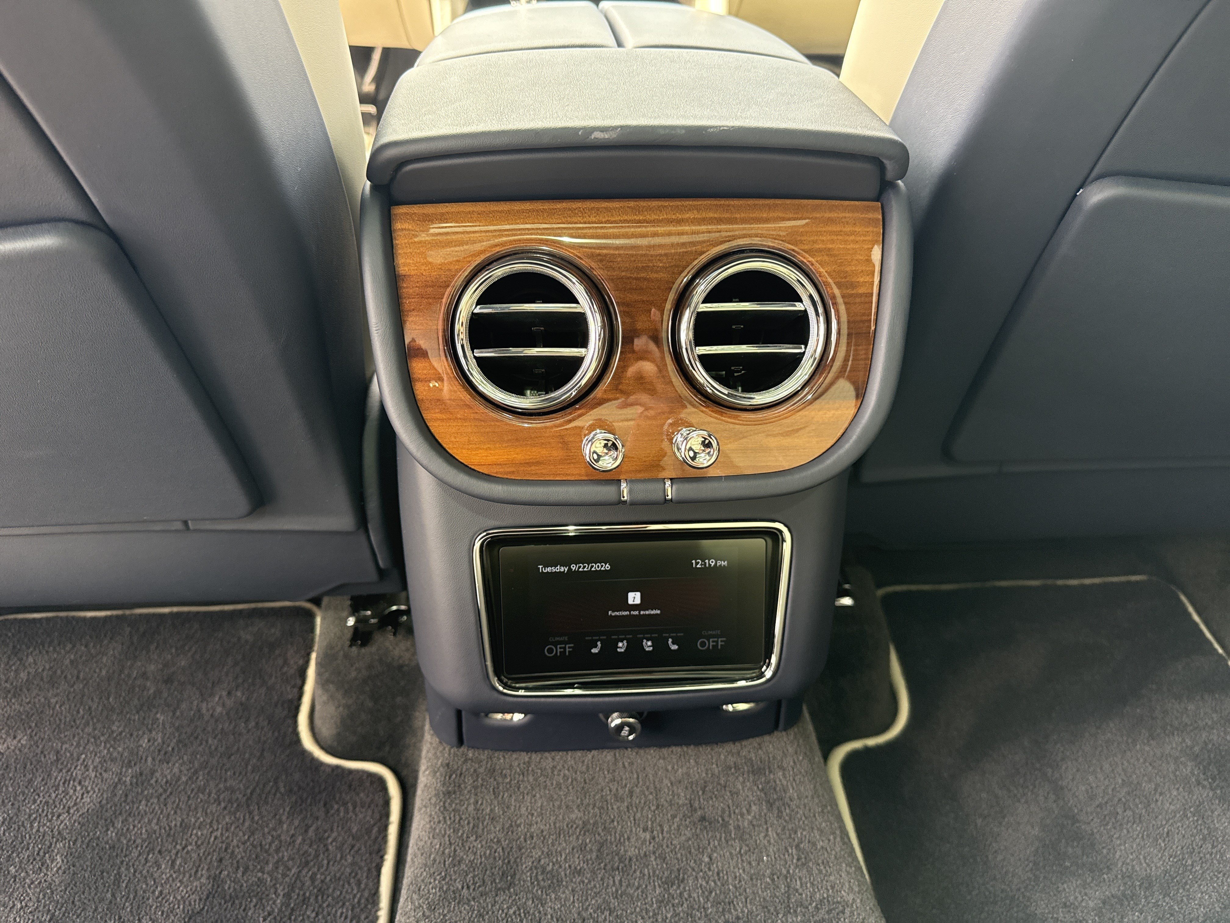 Used 2022 Bentley Bentayga AWD/4WD image 47