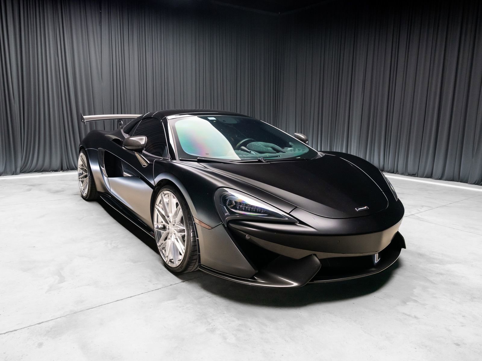 Used 2018 McLaren 570S Spider RWD image 10