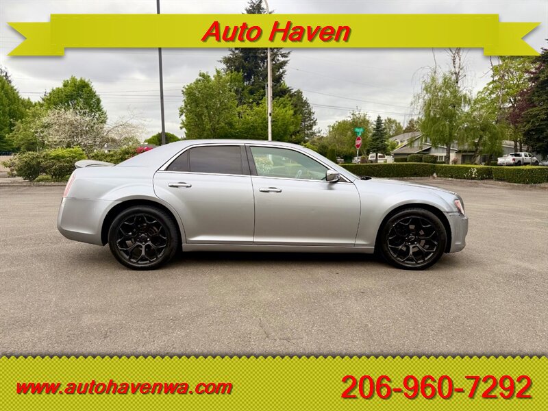 Used 2014 Chrysler 300 C RWD image 4