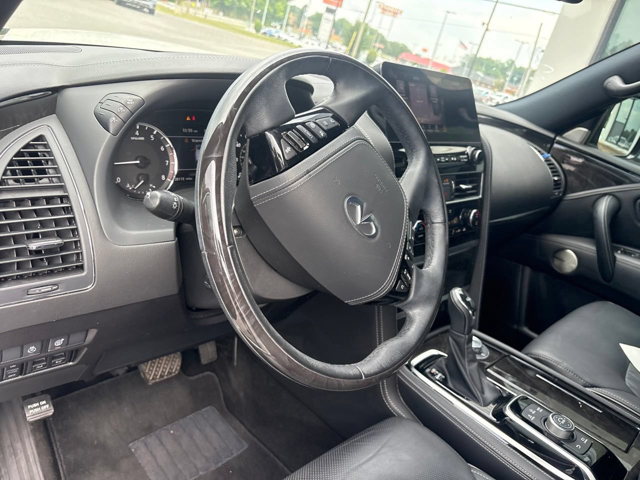 Used 2024 INFINITI QX80 Sensory AWD/4WD image 4