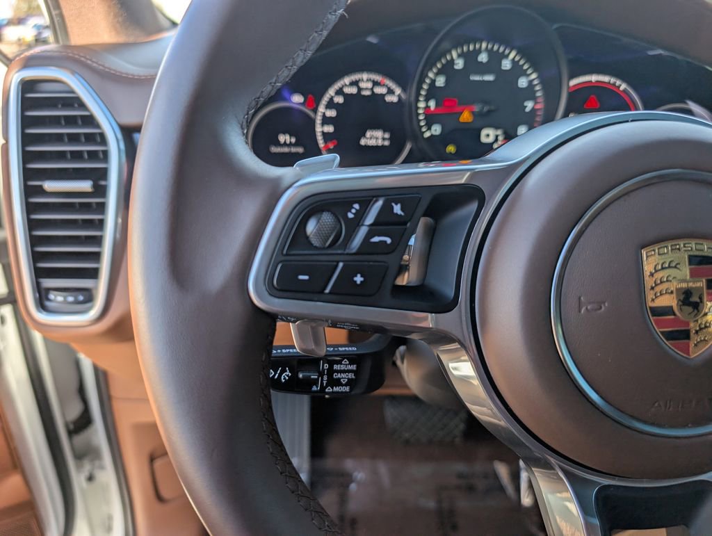 Used 2023 Porsche Cayenne Platinum Edition image 27