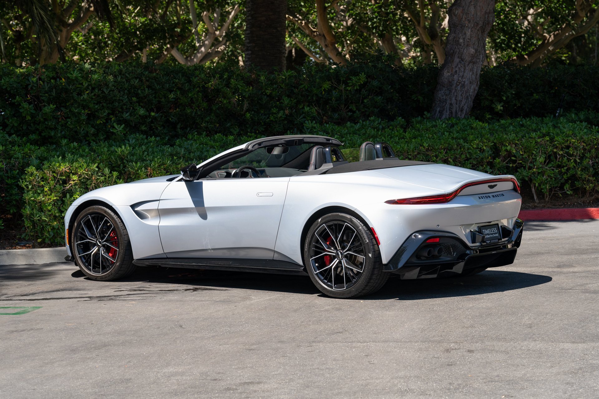 Used 2023 Aston Martin V8 Vantage Roadster image 5