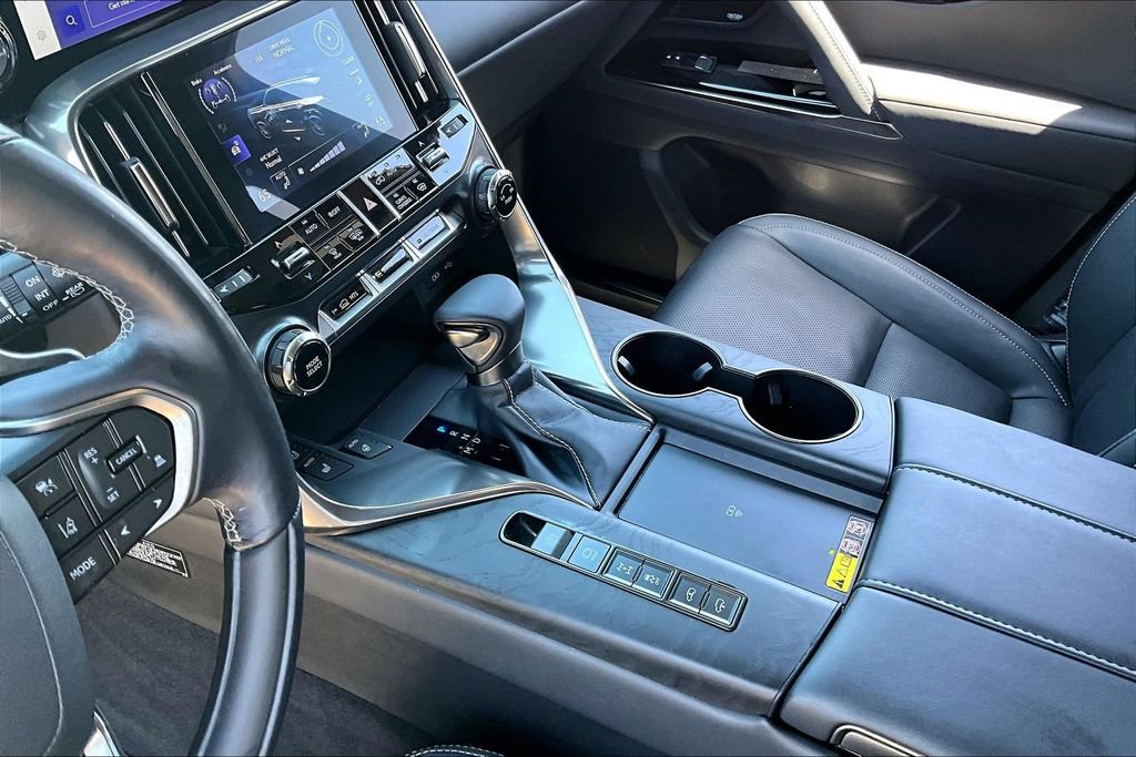 Used 2024 Lexus LX 600 4WD w/ Luxury Package image 14