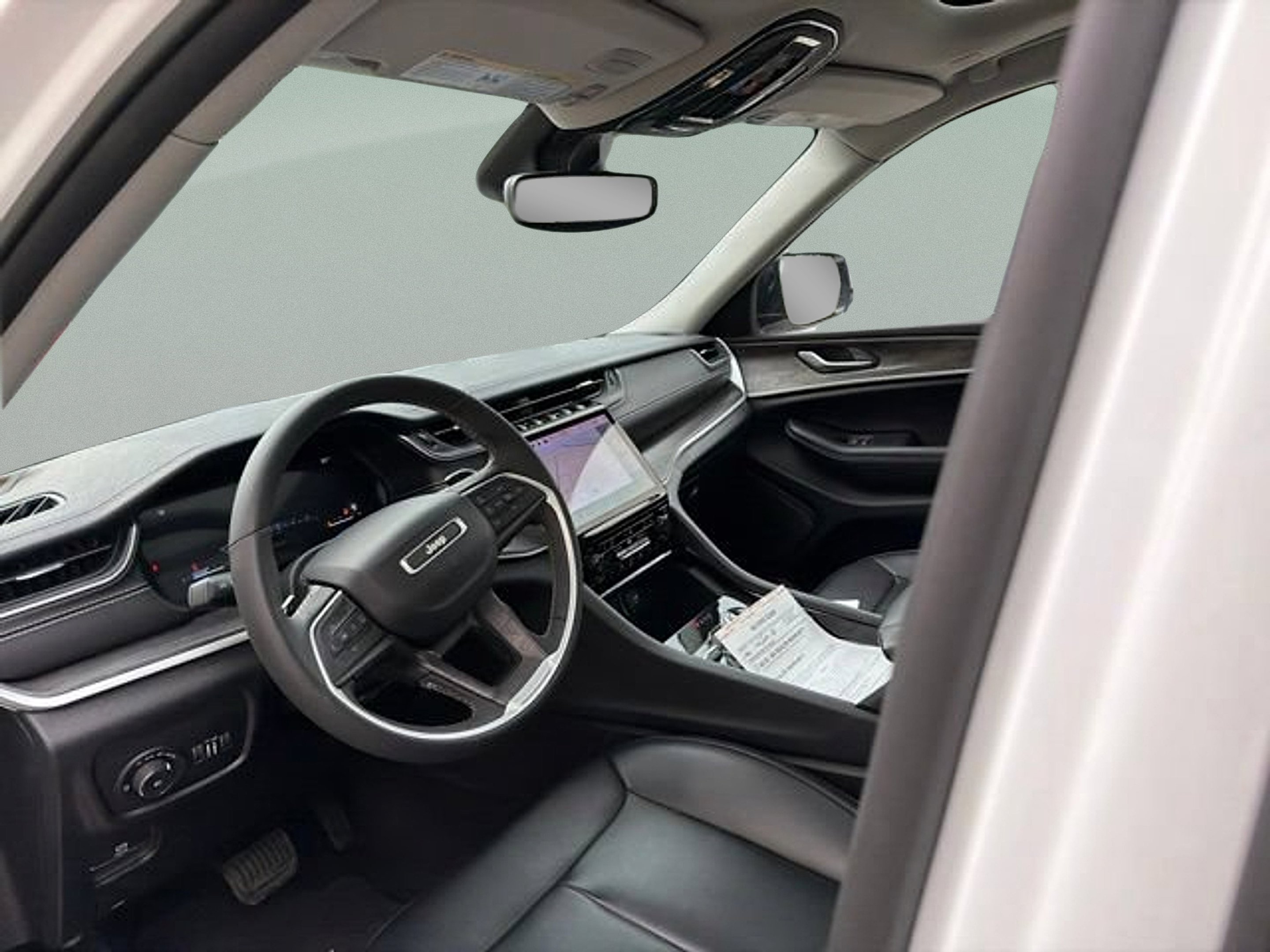 Used 2023 Jeep Grand Cherokee Limited w/ Black Appearance Package AWD/4WD image 17