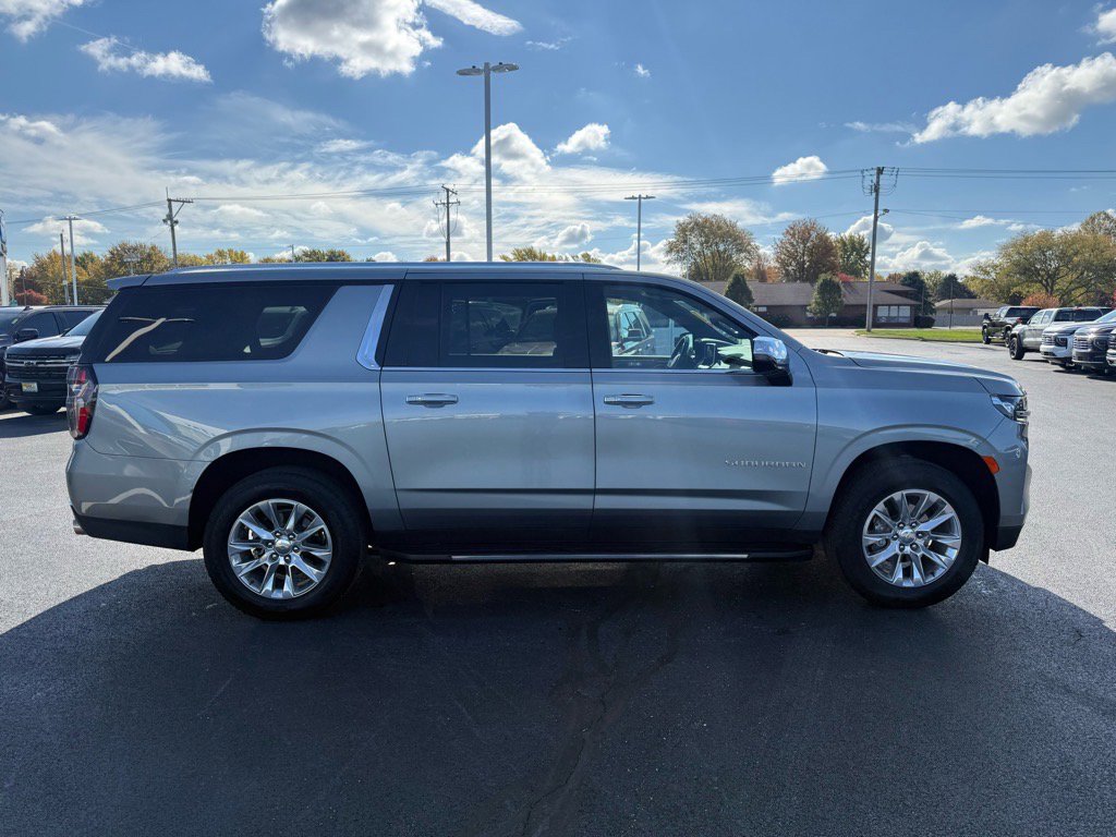 Used 2023 Chevrolet Suburban Premier image 6