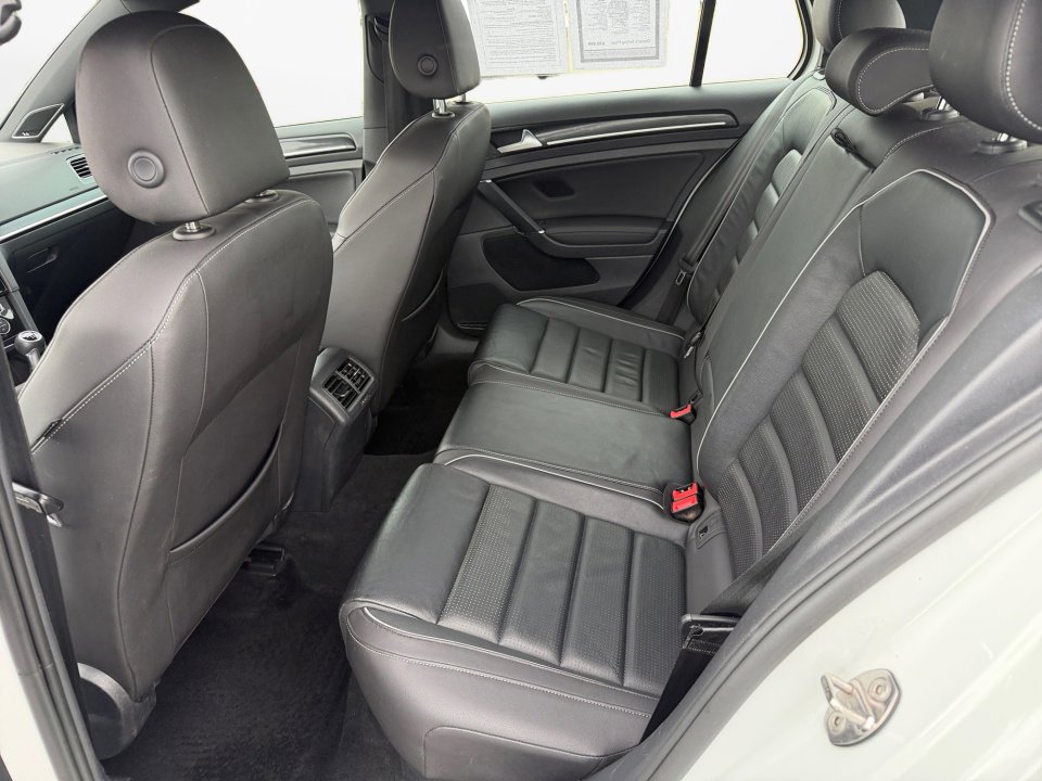 Used 2019 Volkswagen Golf R 4-Door image 16
