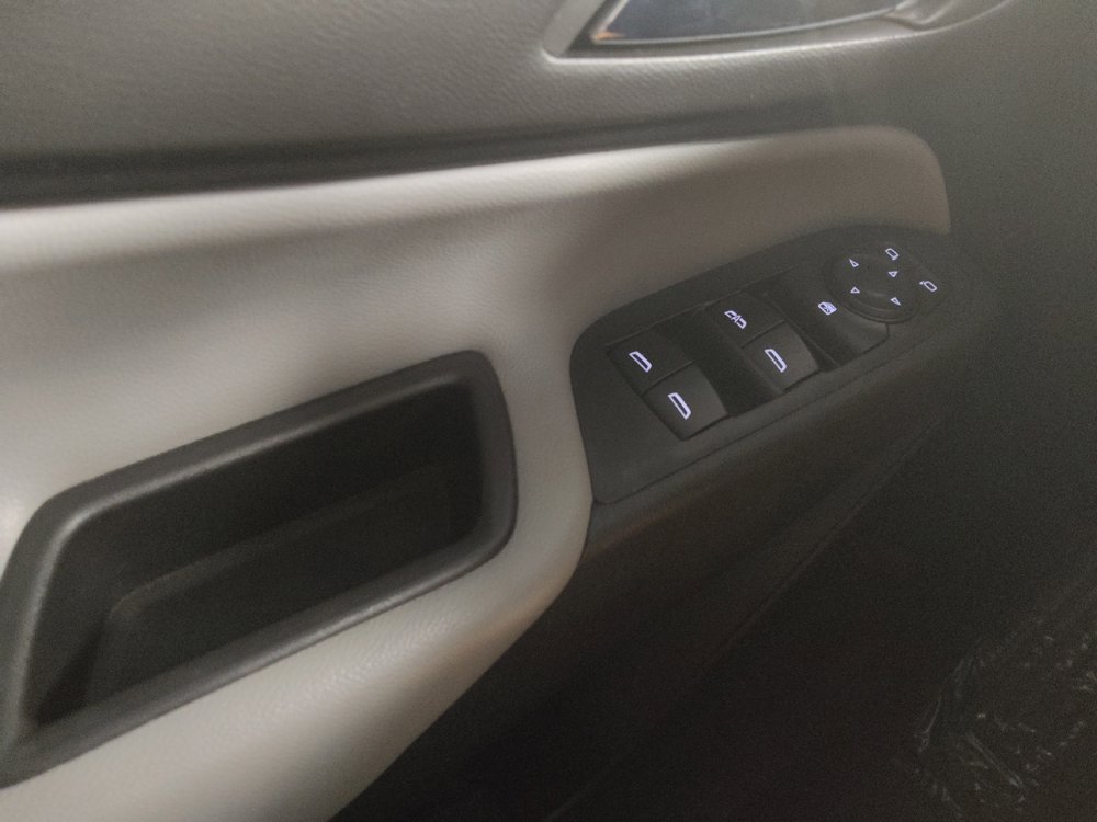 Used 2020 Chevrolet Equinox LS image 27