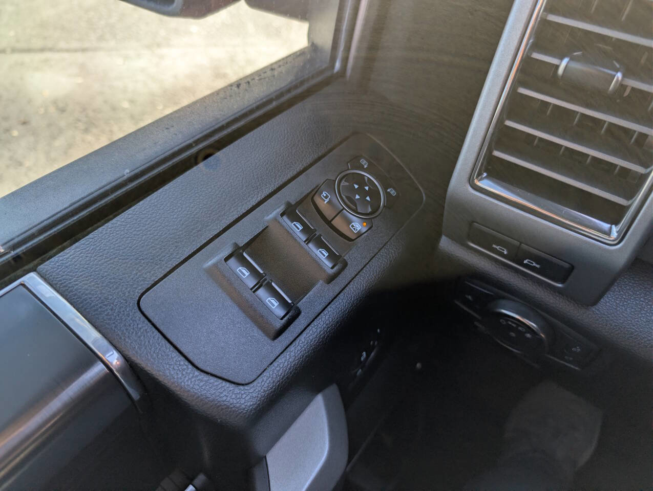 Used 2019 Ford F150 Raptor w/ Equipment Group 802A Luxury image 18