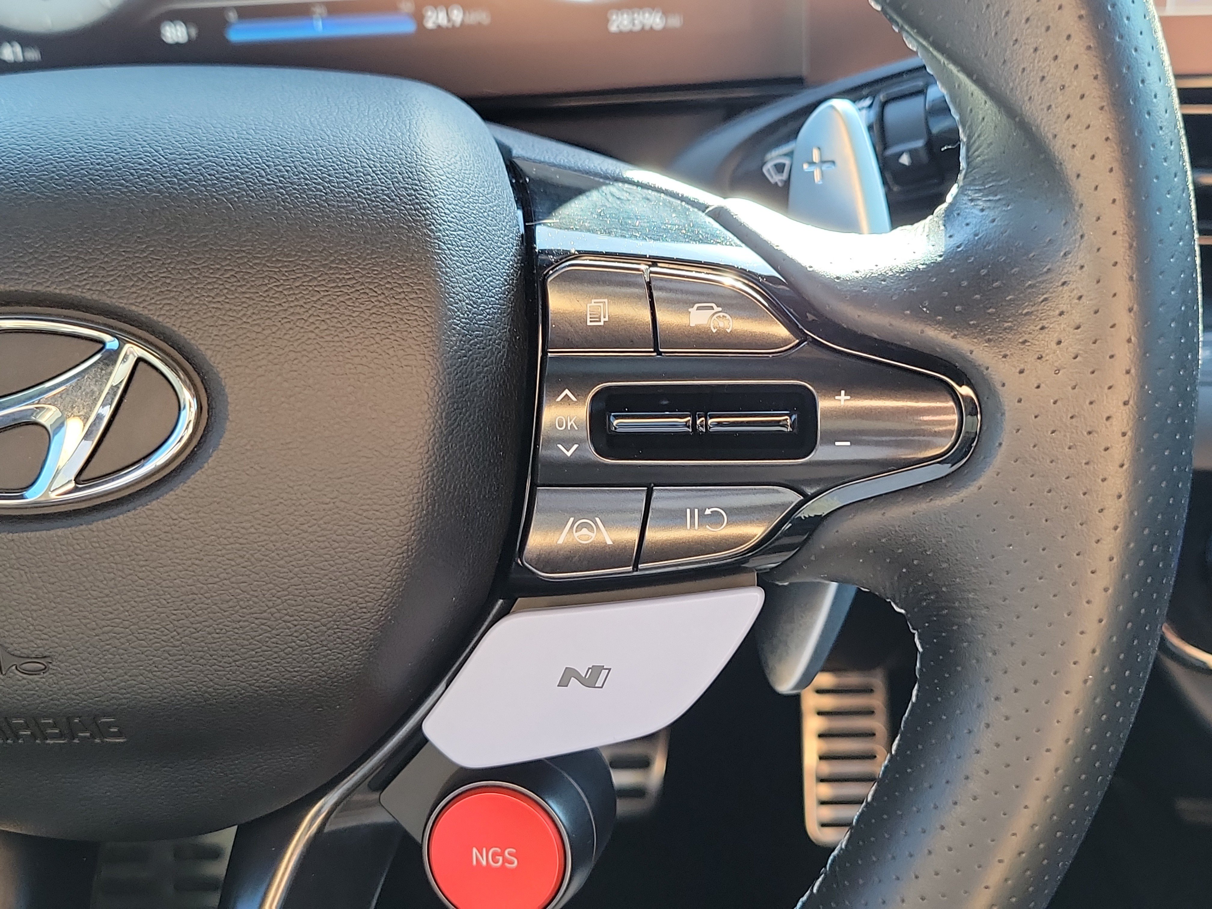 Used 2022 Hyundai Elantra N FWD image 26
