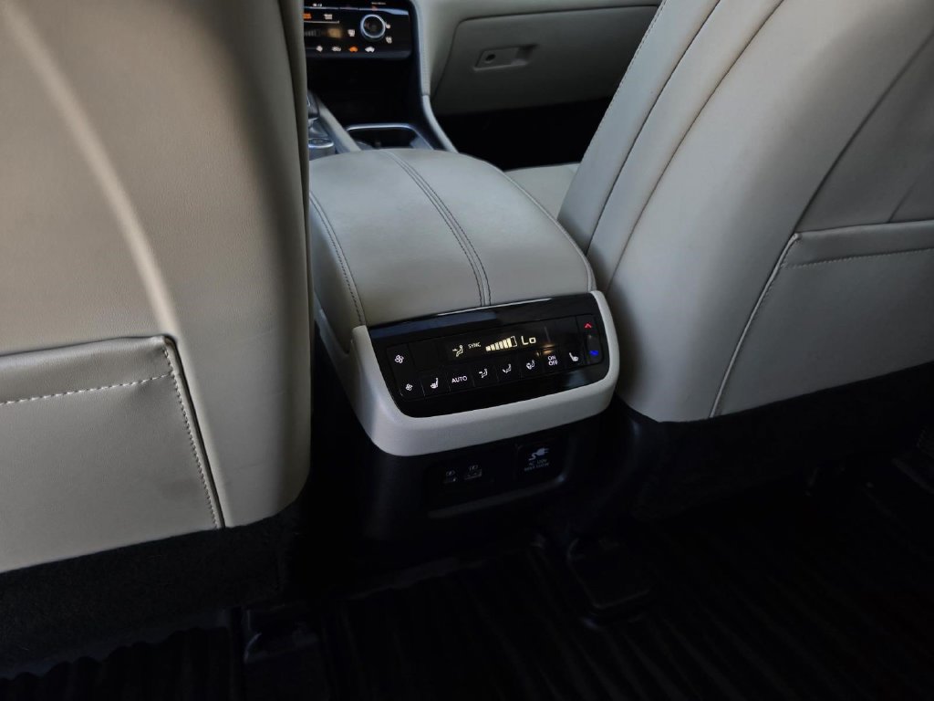 Used 2023 INFINITI QX60 Sensory w/ Vision Package AWD/4WD image 16