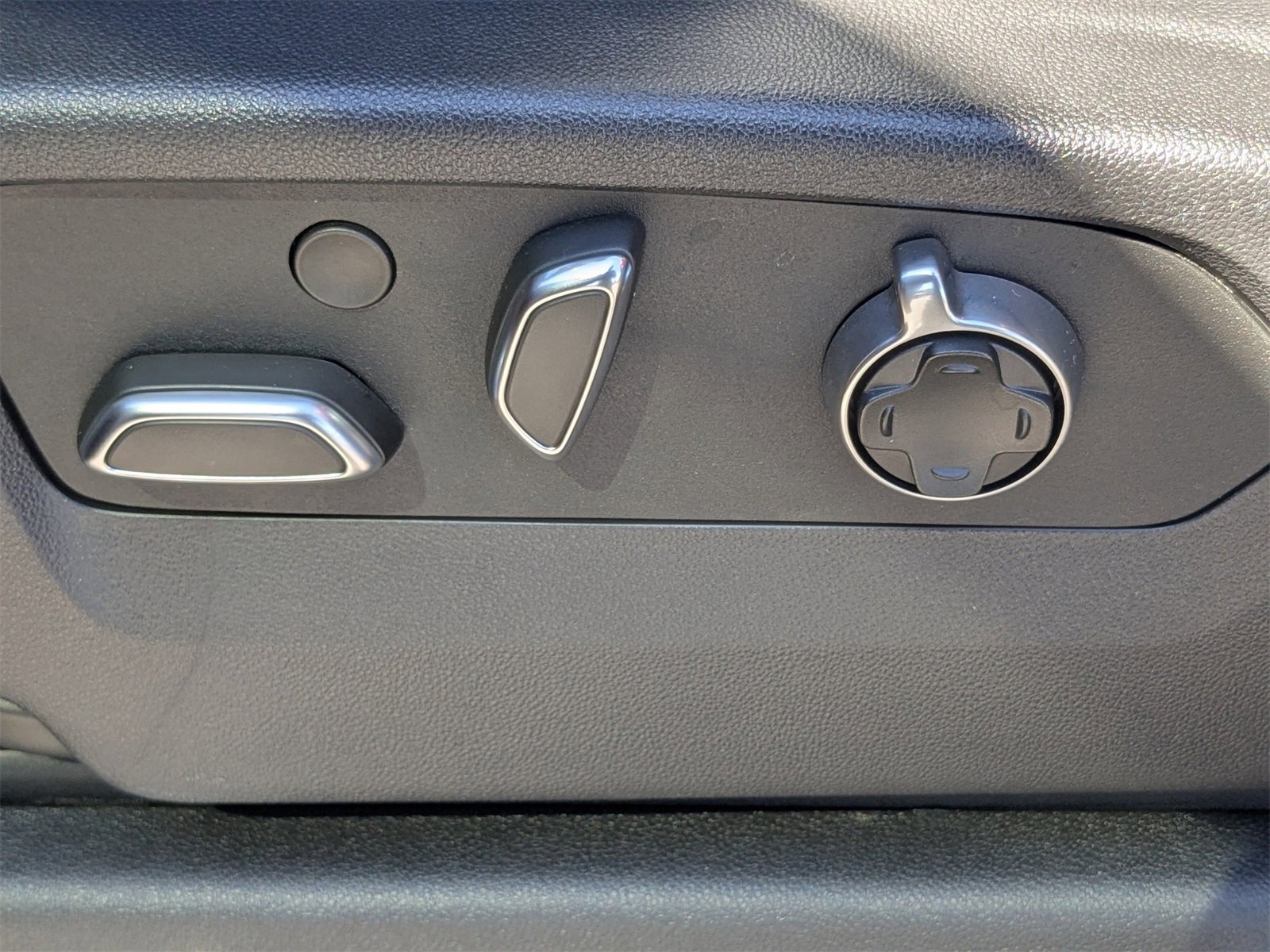 Used 2025 GMC Sierra 1500 AT4X image 22