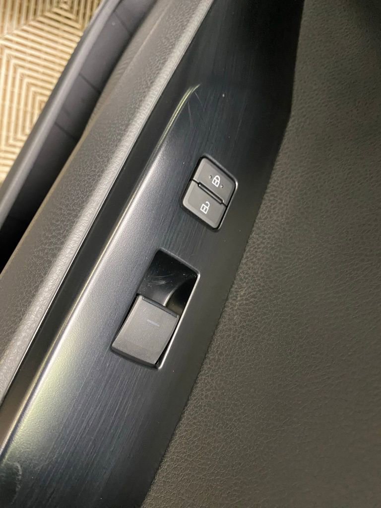 Used 2025 Toyota Camry LE w/ Convenience Package image 18