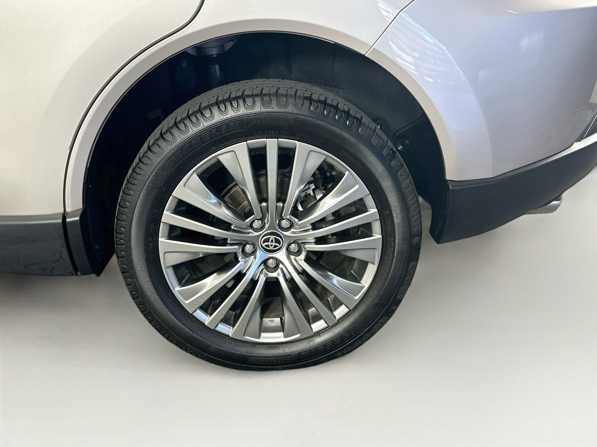 Used 2024 Toyota Venza XLE AWD/4WD image 11