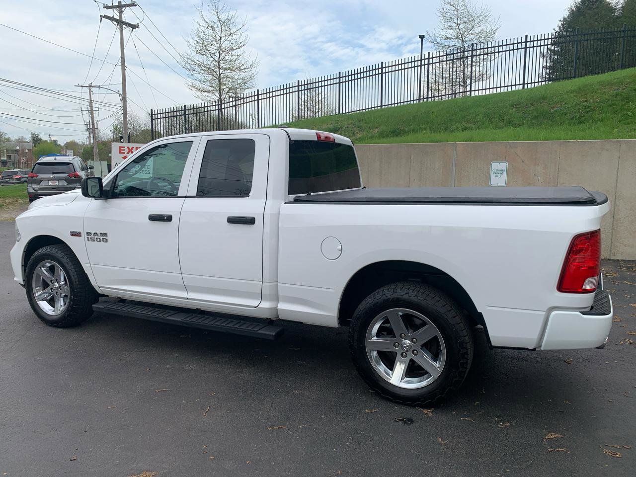 Used 2018 RAM 1500 Express w/ Express Value Package AWD/4WD image 3