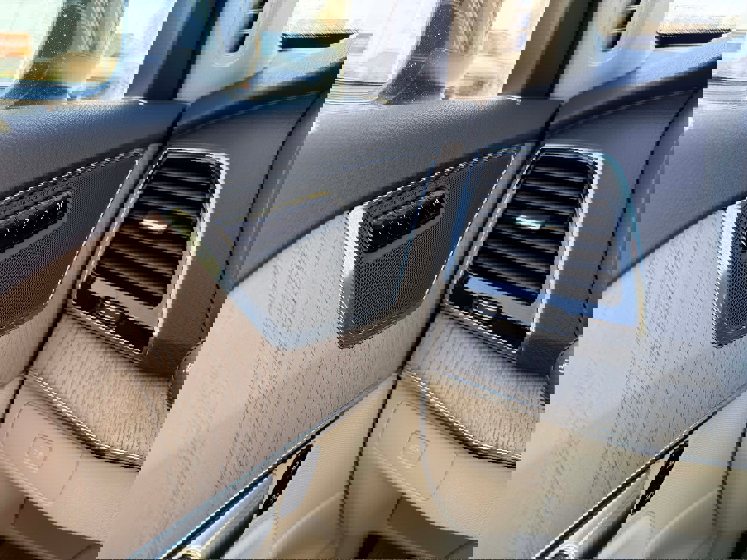 Used 2025 Volvo XC90 B6 Plus w/ Protection Package image 22