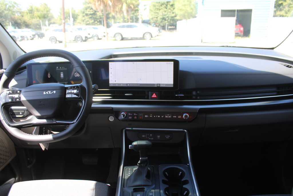 New 2027 Kia Carnival LX FWD image 28