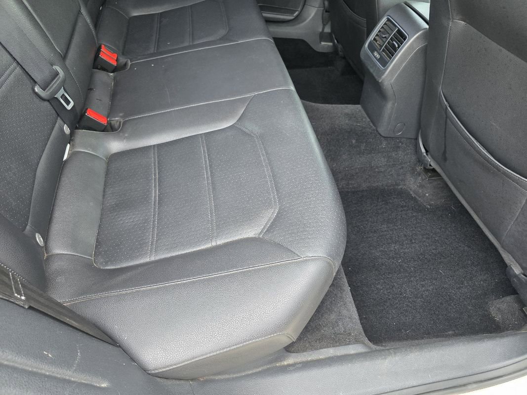 Used 2015 Volkswagen Passat TDI SE FWD image 18