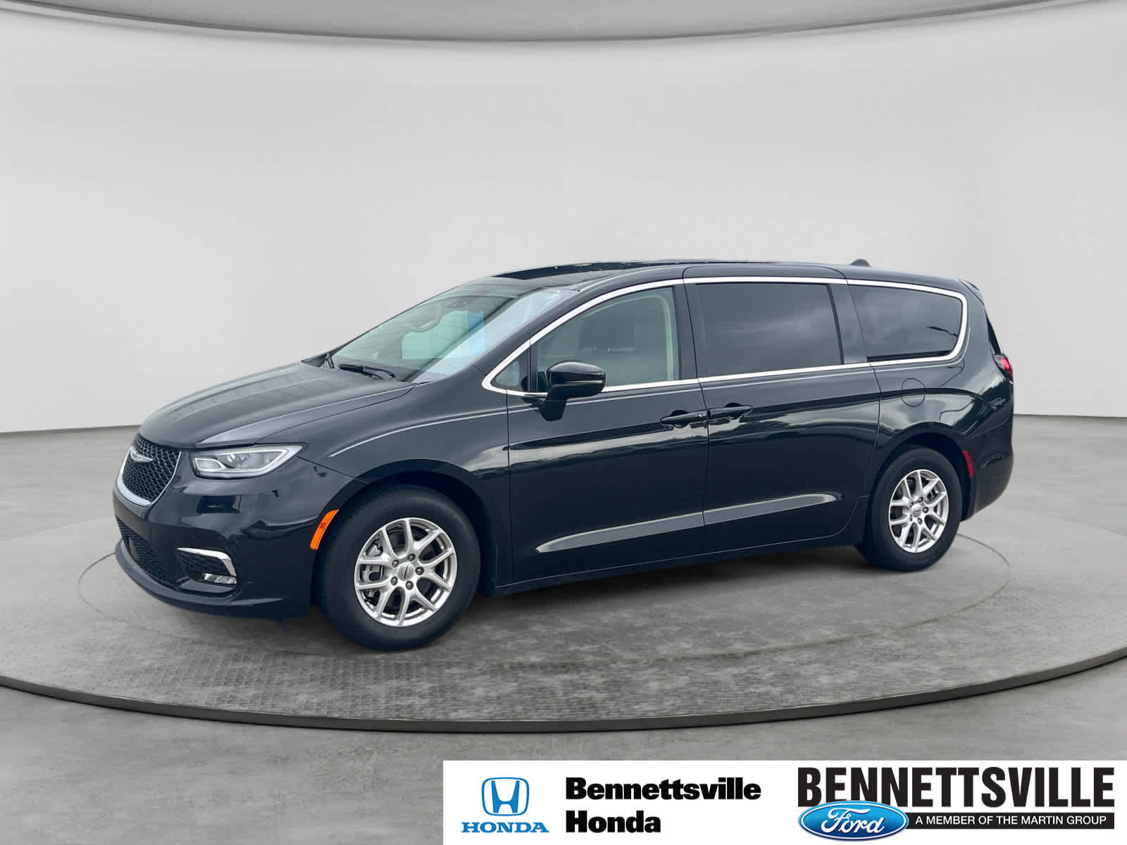 Used 2023 Chrysler Pacifica Touring-L