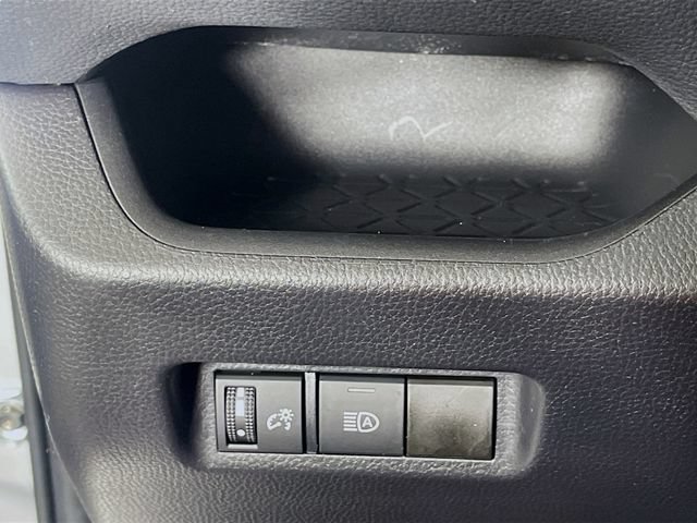 Used 2023 Toyota RAV4 XLE AWD/4WD image 11