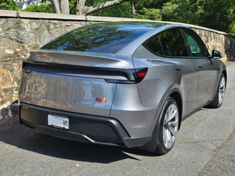 Used 2026 Tesla Model Y AWD image 11