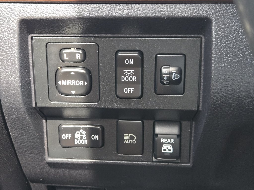 Used 2020 Toyota Tundra Limited w/ Limited Premium Package RWD image 23