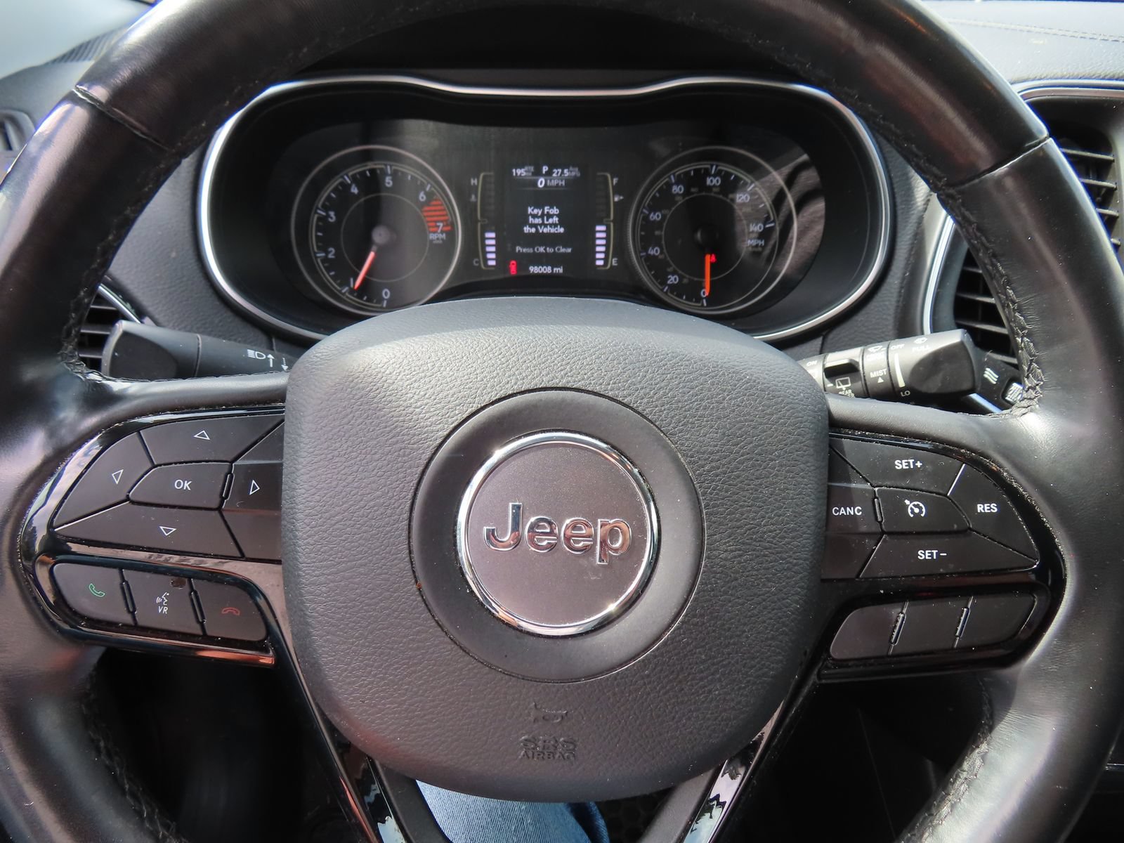 Used 2019 Jeep Cherokee Latitude Plus AWD/4WD image 17